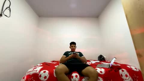 Snapshot of junior_osorio_2 chatting on January 19, 2:48 am junior_osorio_2 online show from January 19, 2:48 am