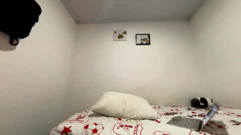 Snapshot of junior_osorio_2 chatting on February 7, 3:43 am junior_osorio_2 online show from February 7, 3:43 am