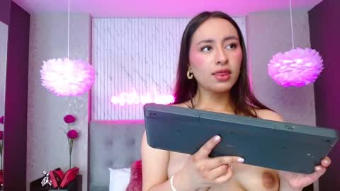 Snapshot of juniper_hill chatting on September 24, 4:27 am Juniper online show from September 24, 4:27 am