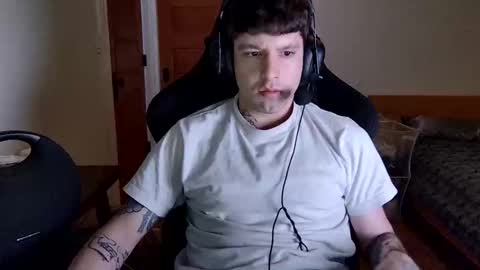 Snapshot of junkyard211 chatting on March 31, 6:58 am guero online show from March 31, 6:58 am