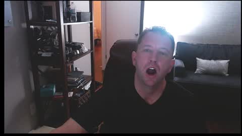 Snapshot of jusbeaz8722 chatting on December 23, 11:04 am JustnSide Unexxst online show from December 23, 11:04 am