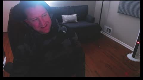 Snapshot of jusbeaz8722 chatting on December 24, 7:28 am JustnSide Unexxst online show from December 24, 7:28 am