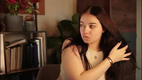 just_dakota_ online show from March 29, 8:03 am