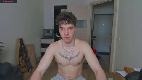 Snapshot of just_edwins chatting on June 4, 12:33 pm Edwins online show from June 4, 12:33 pm