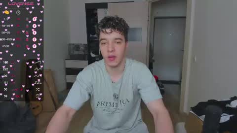 Snapshot of just_edwins chatting on June 10, 10:03 am Edwins online show from June 10, 10:03 am
