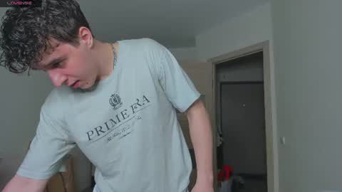 Snapshot of just_edwins chatting on June 13, 2:59 pm Edwins online show from June 13, 2:59 pm