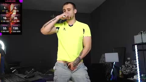 Snapshot of just_hairy_man chatting on June 16, 7:16 pm Kurt online show from June 16, 7:16 pm