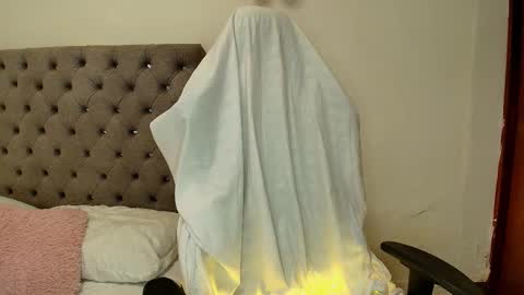  Isa y Luci  online show from March 4, 2:45 pm