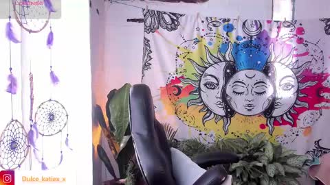 Snapshot of just_katiex chatting on February 14, 12:57 pm Sofia online show from February 14, 12:57 pm