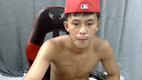 Snapshot of justcallme_james chatting on April 3, 3:26 am James online show from April 3, 3:26 am