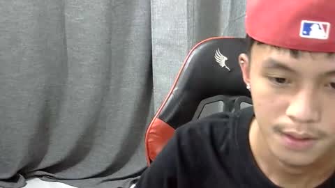 Snapshot of justcallme_james chatting on April 4, 2:43 am James online show from April 4, 2:43 am