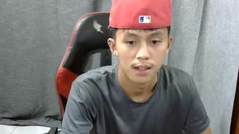 Snapshot of justcallme_james chatting on April 8, 3:50 am James online show from April 8, 3:50 am