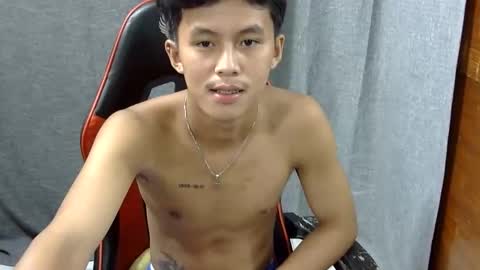 Snapshot of justcallme_james chatting on April 12, 1:16 pm James online show from April 12, 1:16 pm