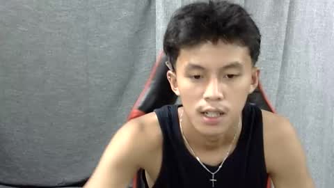 Snapshot of justcallme_james chatting on April 16, 4:24 am James online show from April 16, 4:24 am