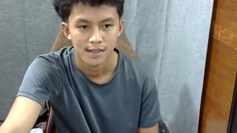 Snapshot of justcallme_james chatting on April 23, 7:52 am James online show from April 23, 7:52 am