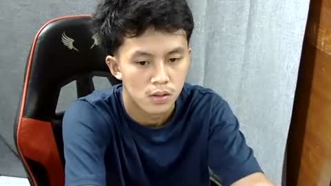 Snapshot of justcallme_james chatting on April 29, 6:06 am James online show from April 29, 6:06 am