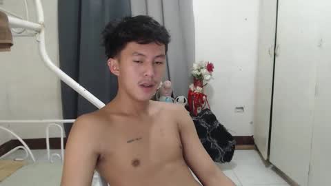 Snapshot of justcallme_james chatting on May 2, 7:02 am James online show from May 2, 7:02 am
