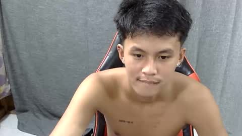 Snapshot of justcallme_james chatting on May 21, 3:57 am James online show from May 21, 3:57 am