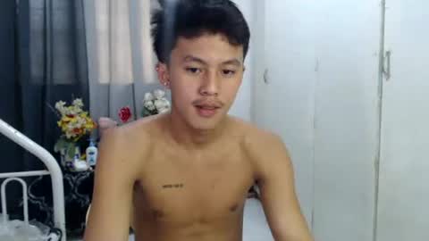 Snapshot of justcallme_james chatting on May 25, 3:34 am James online show from May 25, 3:34 am