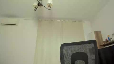 Snapshot of justchloex chatting on October 18, 6:05 am Chloe online show from October 18, 6:05 am