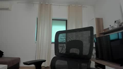 Snapshot of justchloex chatting on October 27, 7:01 am Chloe online show from October 27, 7:01 am