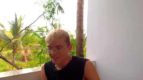 U bf Justin online show from December 6, 9:54 am