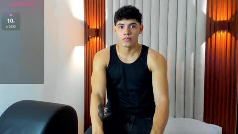 Snapshot of justin_mack_ chatting on November 4, 12:04 pm Justin online show from November 4, 12:04 pm