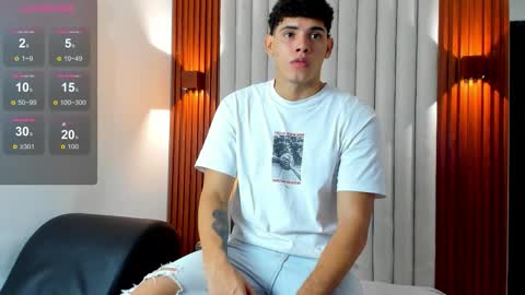 Snapshot of justin_mack_ chatting on November 8, 12:05 pm Justin online show from November 8, 12:05 pm