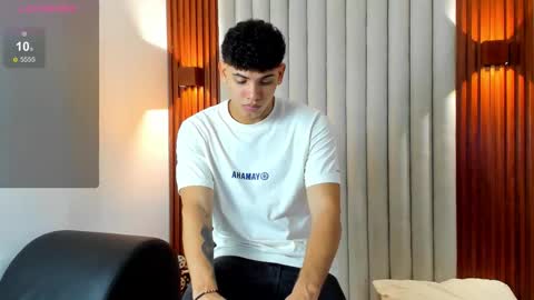 Snapshot of justin_mack_ chatting on November 11, 11:54 am Justin online show from November 11, 11:54 am