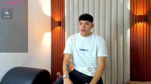 Snapshot of justin_mack_ chatting on November 17, 11:38 am Justin online show from November 17, 11:38 am