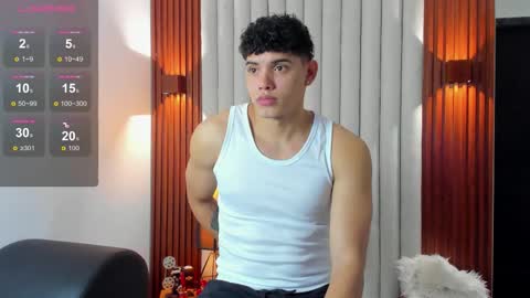 Snapshot of justin_mack_ chatting on December 4, 7:55 pm Justin online show from December 4, 7:55 pm