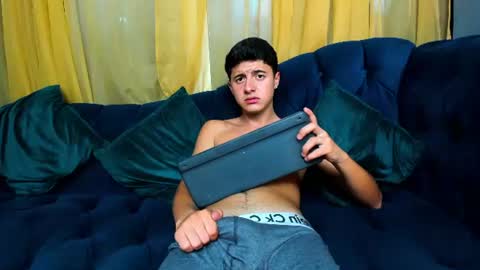 Justin Ortiz online show from June 11, 10:30 pm
