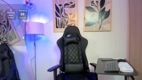 justin_payn14 online show from May 14, 2:46 pm