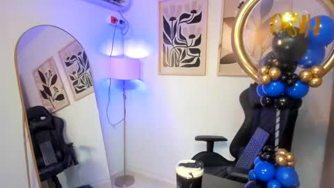 justin_payn14 online show from May 25, 12:44 pm