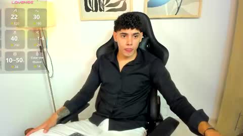 justin_payn14 online show from June 26, 1:04 pm