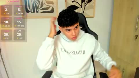 justin_payn14 online show from June 27, 12:33 pm