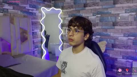 Snapshot of justin_tay1 chatting on March 9, 3:32 am justin online show from March 9, 3:32 am