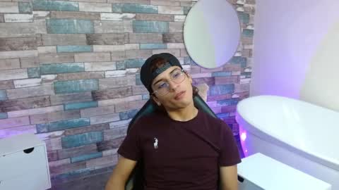 Snapshot of justin_tay1 chatting on March 10, 3:11 am justin online show from March 10, 3:11 am