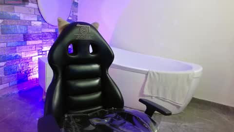 Snapshot of justin_tay1 chatting on March 16, 5:50 pm justin online show from March 16, 5:50 pm