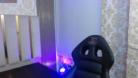 Snapshot of justin_tay1 chatting on March 17, 11:35 am justin online show from March 17, 11:35 am