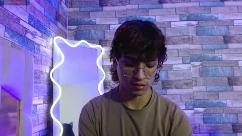 Snapshot of justin_tay1 chatting on March 18, 11:46 am justin online show from March 18, 11:46 am