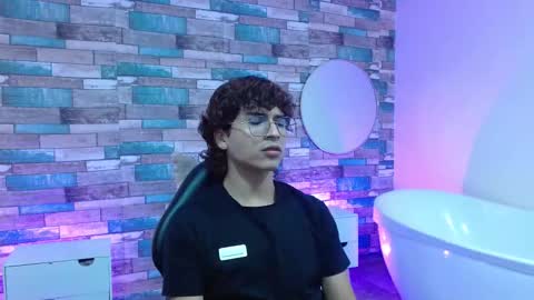 Snapshot of justin_tay1 chatting on March 19, 11:47 am justin online show from March 19, 11:47 am