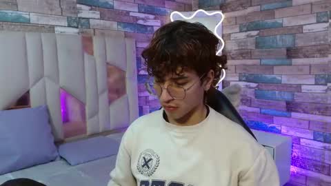 Snapshot of justin_tay1 chatting on March 20, 11:37 am justin online show from March 20, 11:37 am