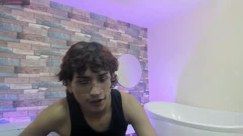 Snapshot of justin_tay1 chatting on March 26, 11:38 am justin online show from March 26, 11:38 am