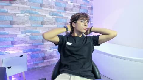 Snapshot of justin_tay1 chatting on March 30, 11:33 am justin online show from March 30, 11:33 am