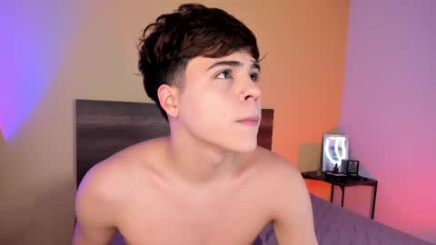 Snapshot of justinbiler chatting on February 13, 12:43 pm Justin online show from February 13, 12:43 pm