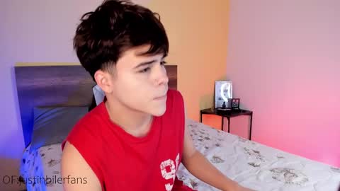 Snapshot of justinbiler chatting on February 15, 12:33 pm Justin online show from February 15, 12:33 pm