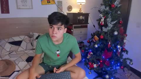 Snapshot of justinbiler chatting on December 15, 12:37 am Justin online show from December 15, 12:37 am