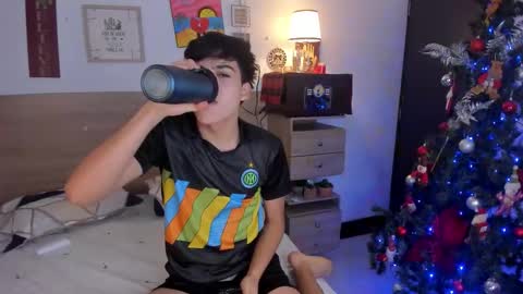 Snapshot of justinbiler chatting on December 17, 12:44 pm Justin online show from December 17, 12:44 pm