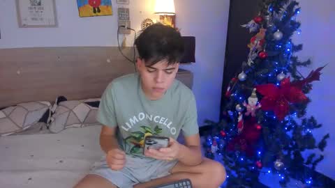 Snapshot of justinbiler chatting on December 19, 12:45 pm Justin online show from December 19, 12:45 pm